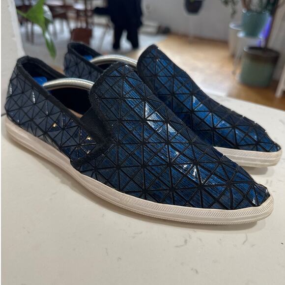 All Black Blue Holographic Geometric Pointed Toe Slip On Shoe, Size 40, EUC - Picture 1 of 8